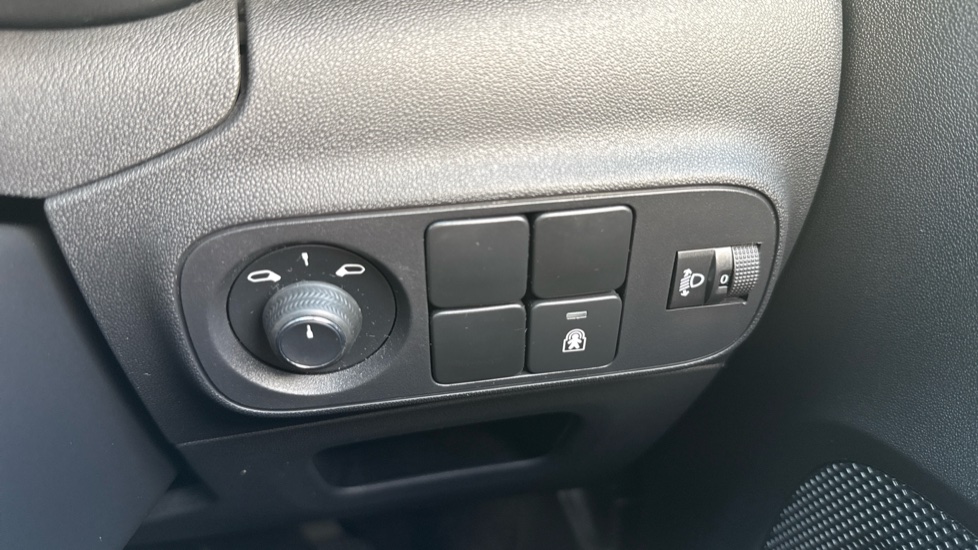 Citroen C3 1.2 PureTech Plus 5dr Petrol Hatchback - Image 21