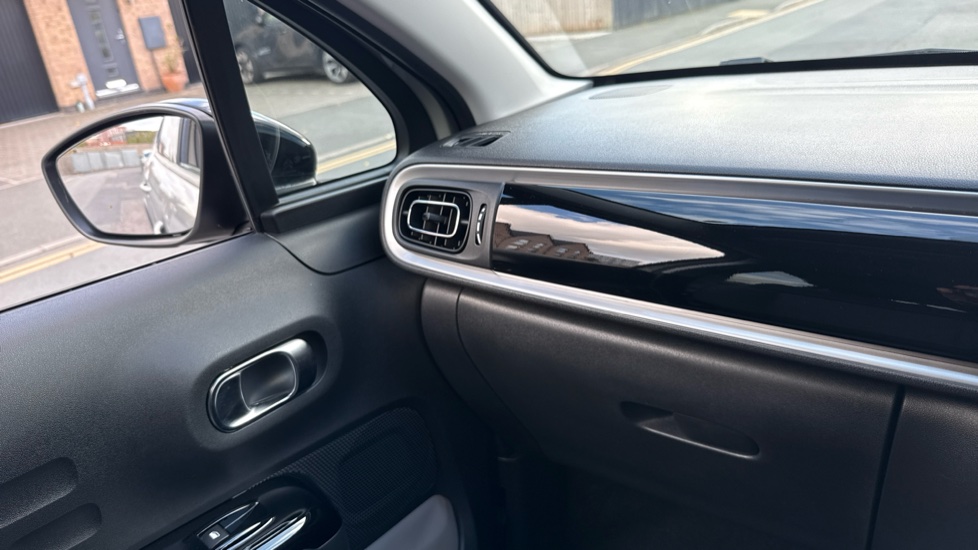 Citroen C3 1.2 PureTech Plus 5dr Petrol Hatchback - Image 23