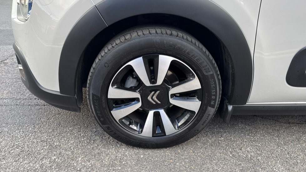 Citroen C3 1.2 PureTech Plus 5dr Petrol Hatchback - Image 35