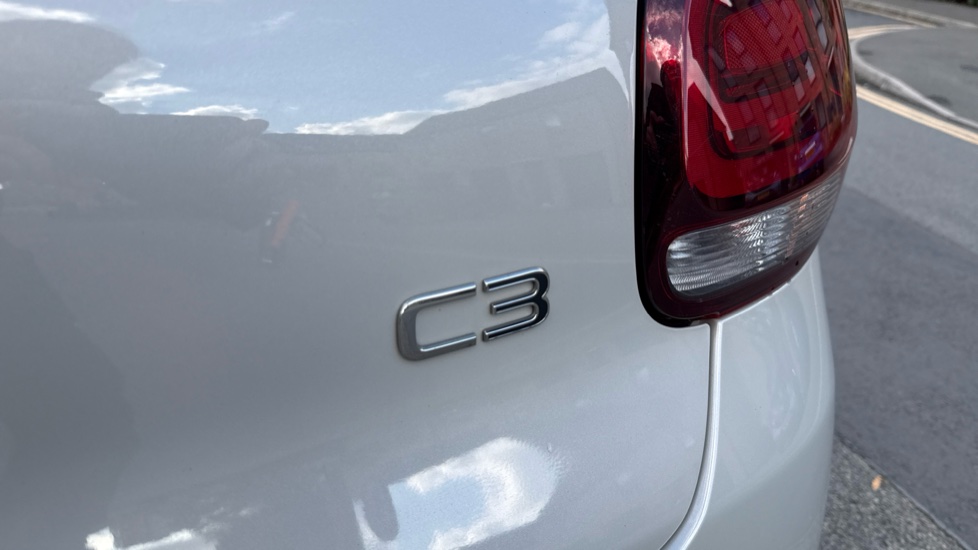Citroen C3 1.2 PureTech Plus 5dr Petrol Hatchback - Image 40
