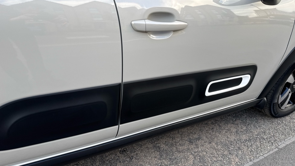 Citroen C3 1.2 PureTech Plus 5dr Petrol Hatchback - Image 42