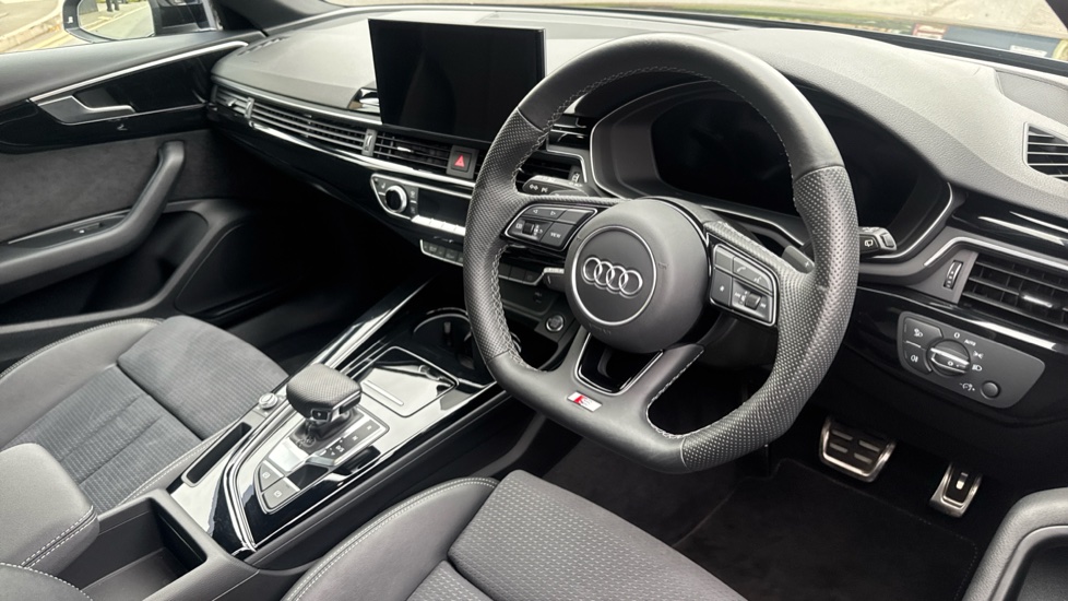 Audi A4 35 TFSI Black Edition 5dr S Tronic Petrol Estate - Image 11