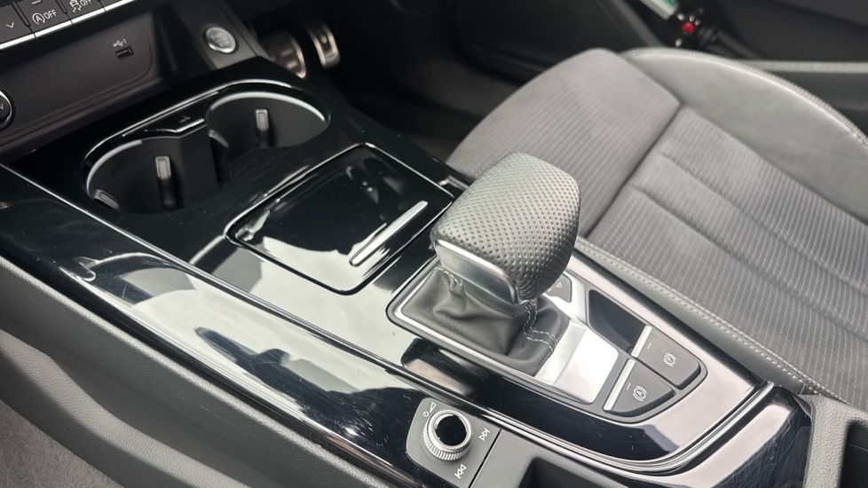 Audi A4 35 TFSI Black Edition 5dr S Tronic Petrol Estate - Image 13