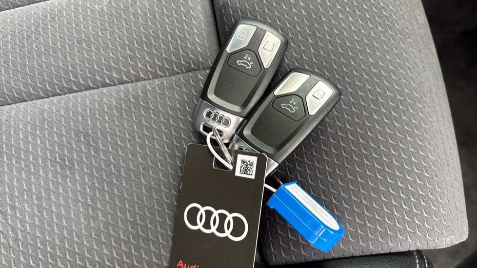 Audi A4 35 TFSI Black Edition 5dr S Tronic Petrol Estate - Image 19