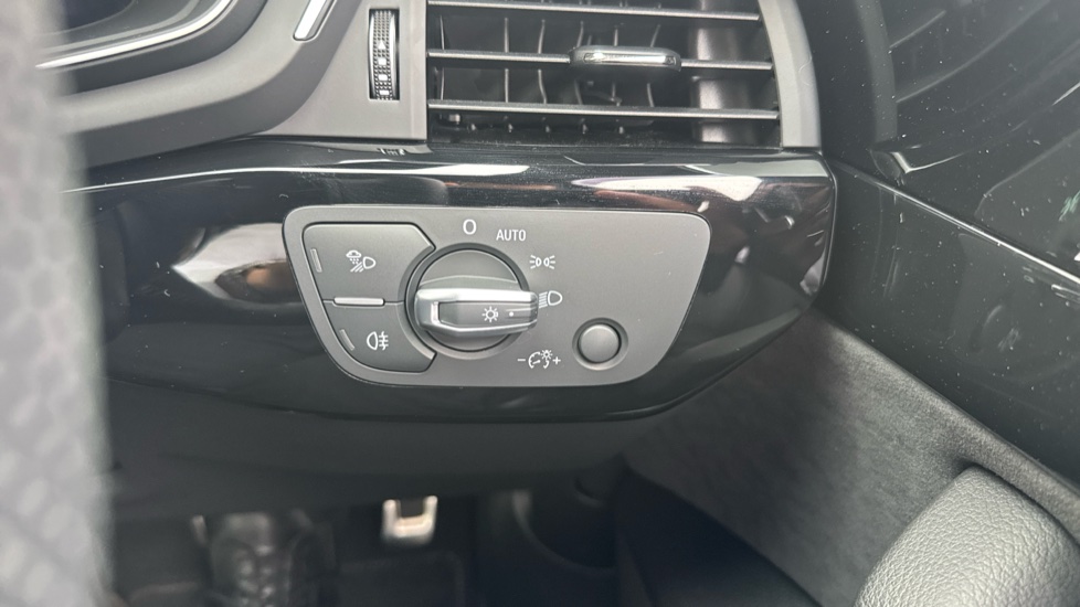 Audi A4 35 TFSI Black Edition 5dr S Tronic Petrol Estate - Image 30