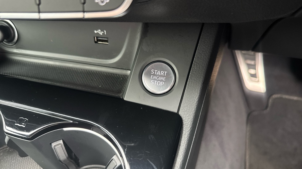 Audi A4 35 TFSI Black Edition 5dr S Tronic Petrol Estate - Image 33