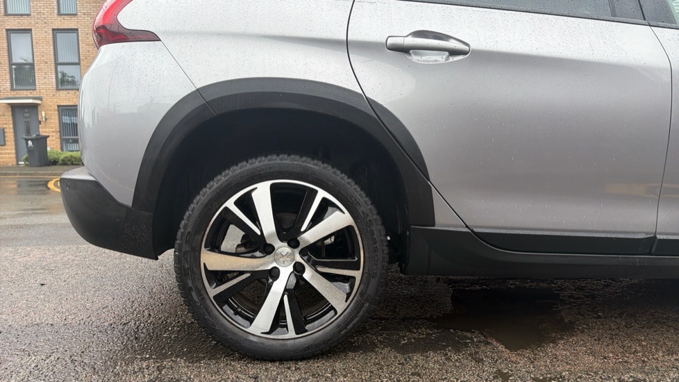 Peugeot 2008 1.5 BlueHDi 100 GT Line 5dr [5 Speed] Diesel Estate - Image 7
