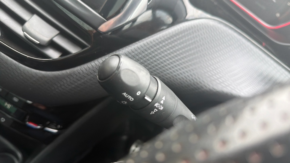 Peugeot 2008 1.5 BlueHDi 100 GT Line 5dr [5 Speed] Diesel Estate - Image 31