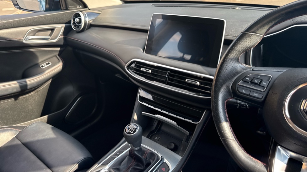 MG HS 1.5 T-GDI Excite 5dr Petrol Hatchback - Image 14
