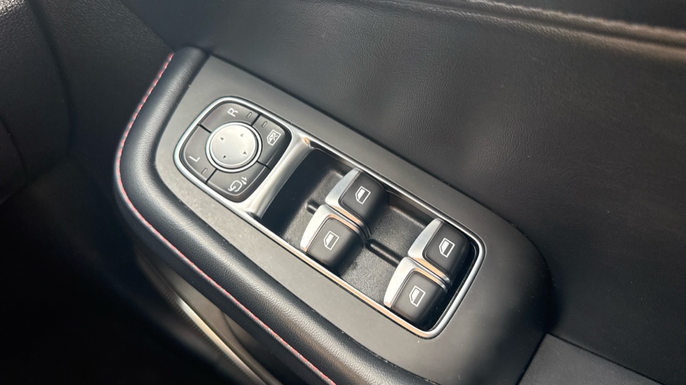 MG HS 1.5 T-GDI Excite 5dr Petrol Hatchback - Image 34