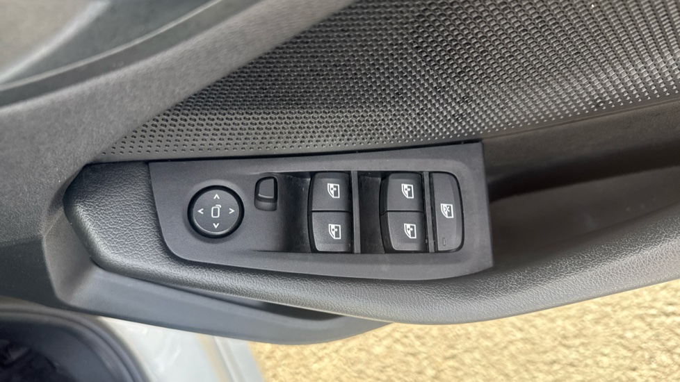 BMW 1 Series 116d SE 5dr Step Auto Diesel Hatchback - Image 31