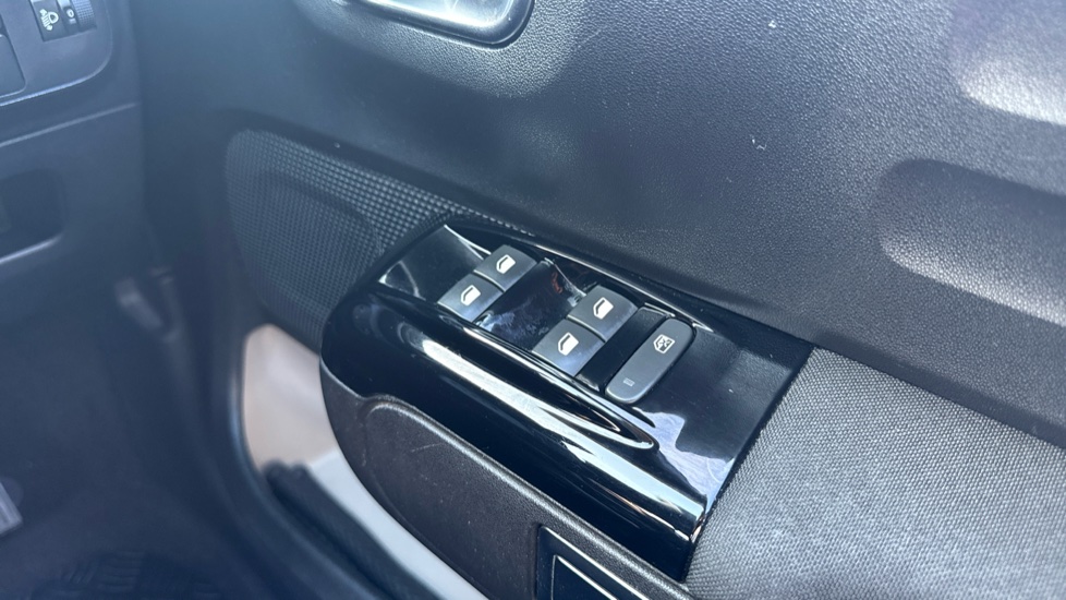 Citroen C3 1.2 PureTech Shine 5dr Petrol Hatchback - Image 21