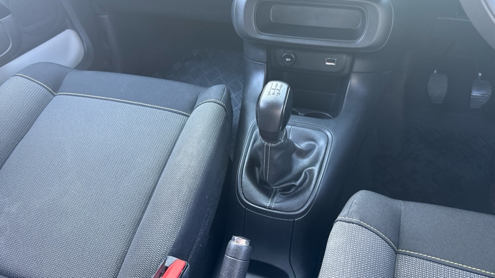 Citroen C3 1.2 PureTech Shine 5dr Petrol Hatchback - Image 33