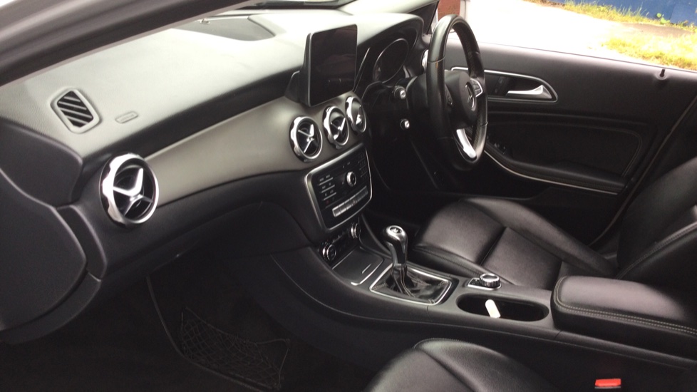 Mercedes-Benz GLA 200d Sport 5dr Diesel Hatchback - Image 9
