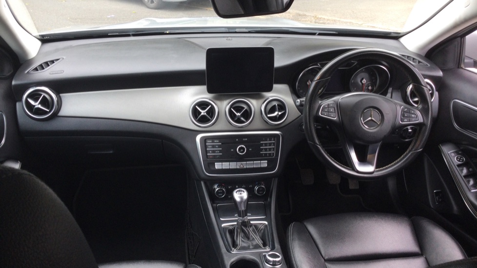 Mercedes-Benz GLA 200d Sport 5dr Diesel Hatchback - Image 10