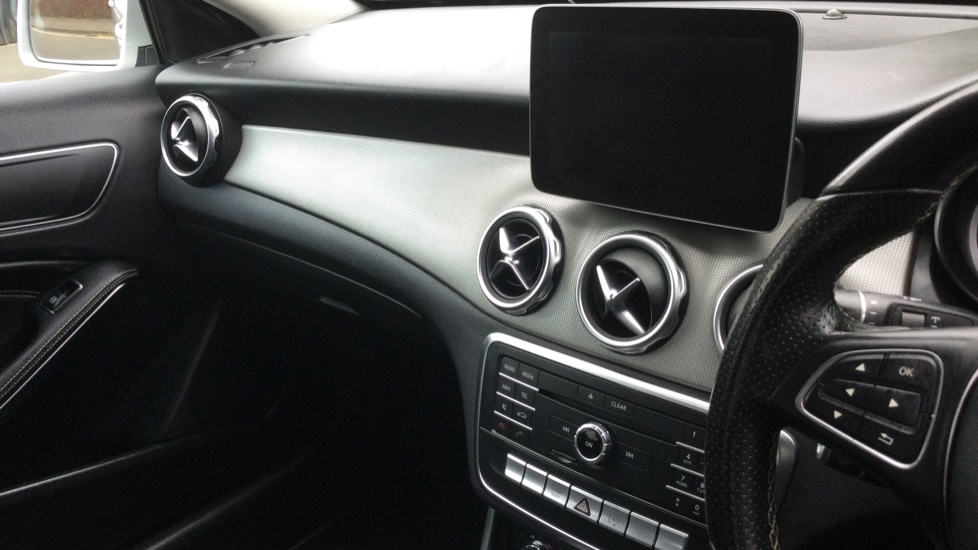 Mercedes-Benz GLA 200d Sport 5dr Diesel Hatchback - Image 14