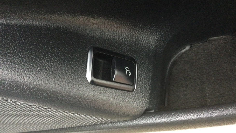Mercedes-Benz GLA 200d Sport 5dr Diesel Hatchback - Image 38