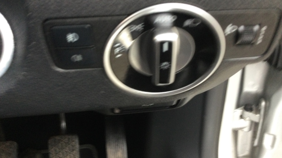 Mercedes-Benz GLA 200d Sport 5dr Diesel Hatchback - Image 40