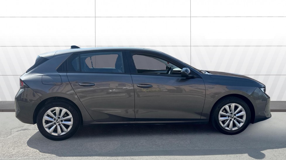 Vauxhall Astra 1.2 Turbo Design 5dr Petrol Hatchback - Image 5