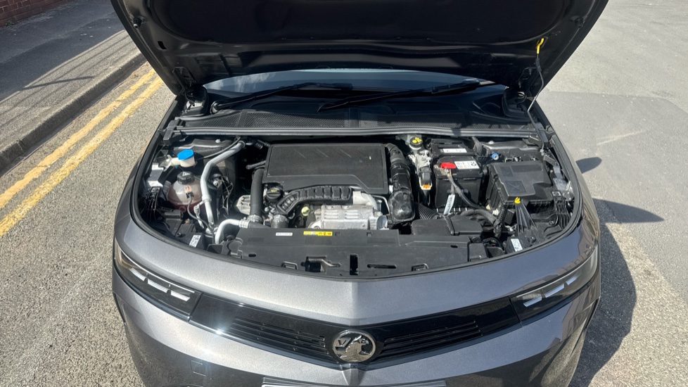 Vauxhall Astra 1.2 Turbo Design 5dr Petrol Hatchback - Image 8