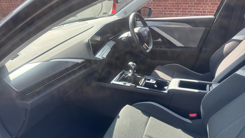 Vauxhall Astra 1.2 Turbo Design 5dr Petrol Hatchback - Image 9