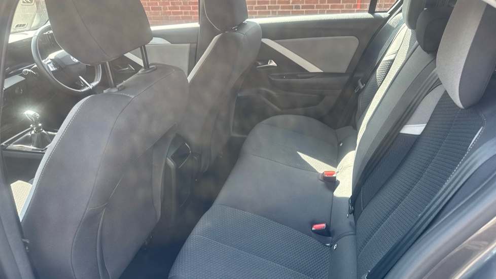 Vauxhall Astra 1.2 Turbo Design 5dr Petrol Hatchback - Image 16