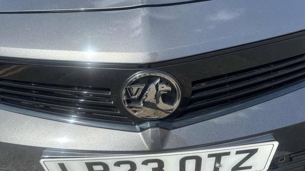 Vauxhall Astra 1.2 Turbo Design 5dr Petrol Hatchback - Image 30