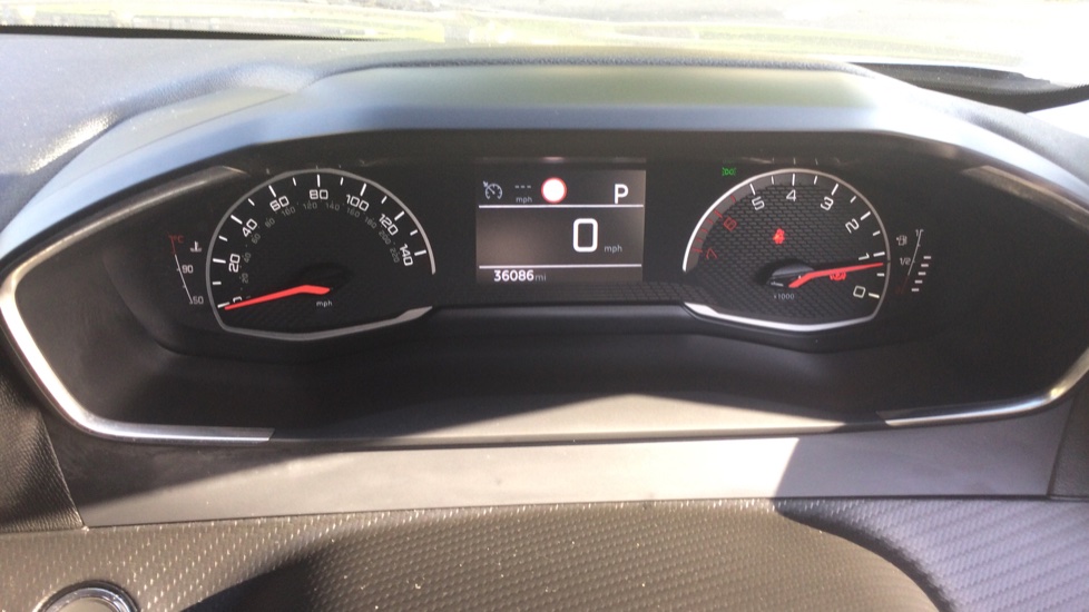 Peugeot 2008 1.2 PureTech 130 Allure 5dr EAT8 Petrol Estate - Image 18