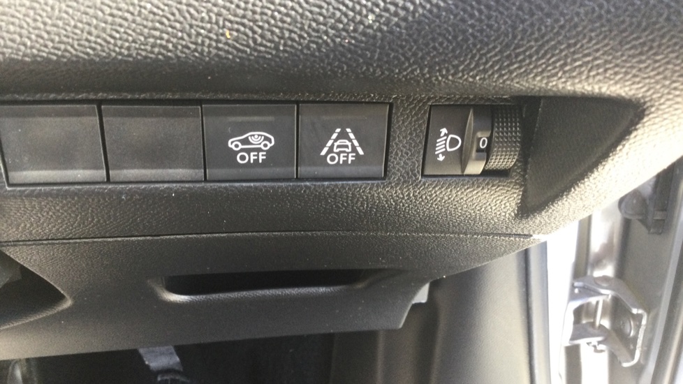 Peugeot 2008 1.2 PureTech 130 Allure 5dr EAT8 Petrol Estate - Image 38