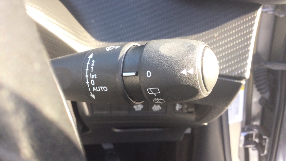 Peugeot 2008 1.2 PureTech 130 Allure 5dr EAT8 Petrol Estate - Image 41