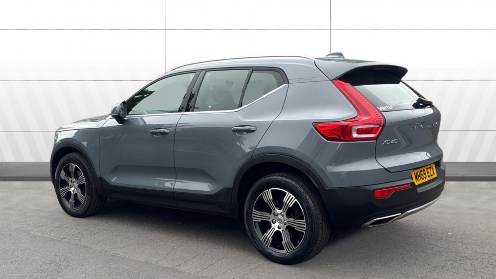 Volvo XC40 2.0 T4 Inscription 5dr Geartronic Petrol Estate - Image 2