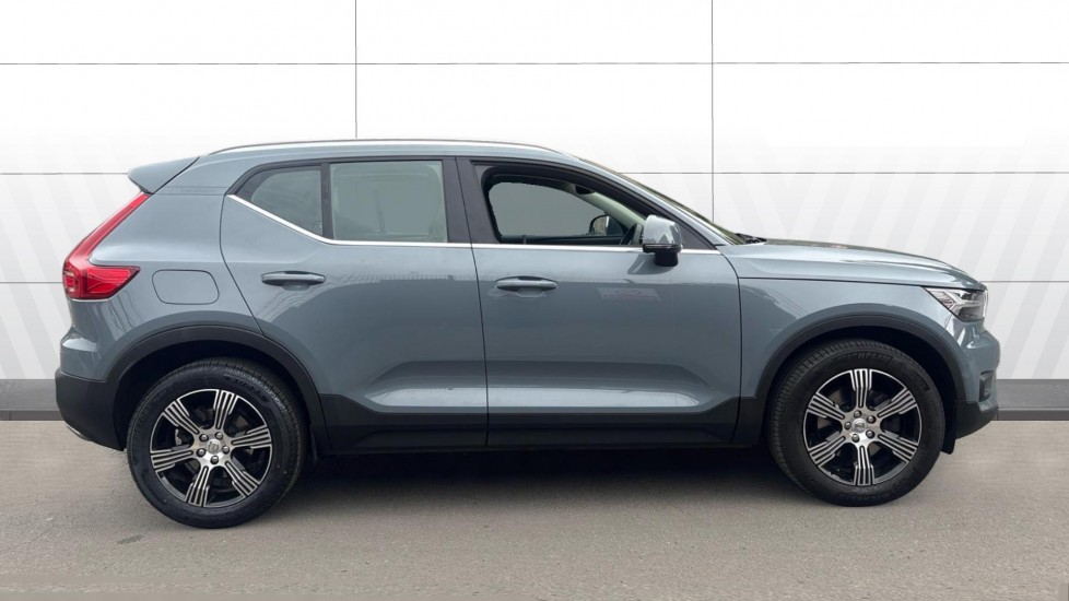 Volvo XC40 2.0 T4 Inscription 5dr Geartronic Petrol Estate - Image 5