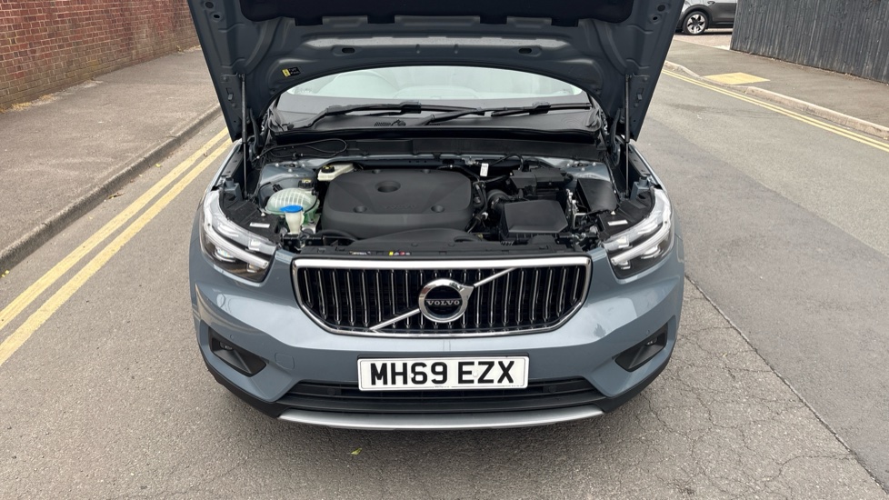 Volvo XC40 2.0 T4 Inscription 5dr Geartronic Petrol Estate - Image 8