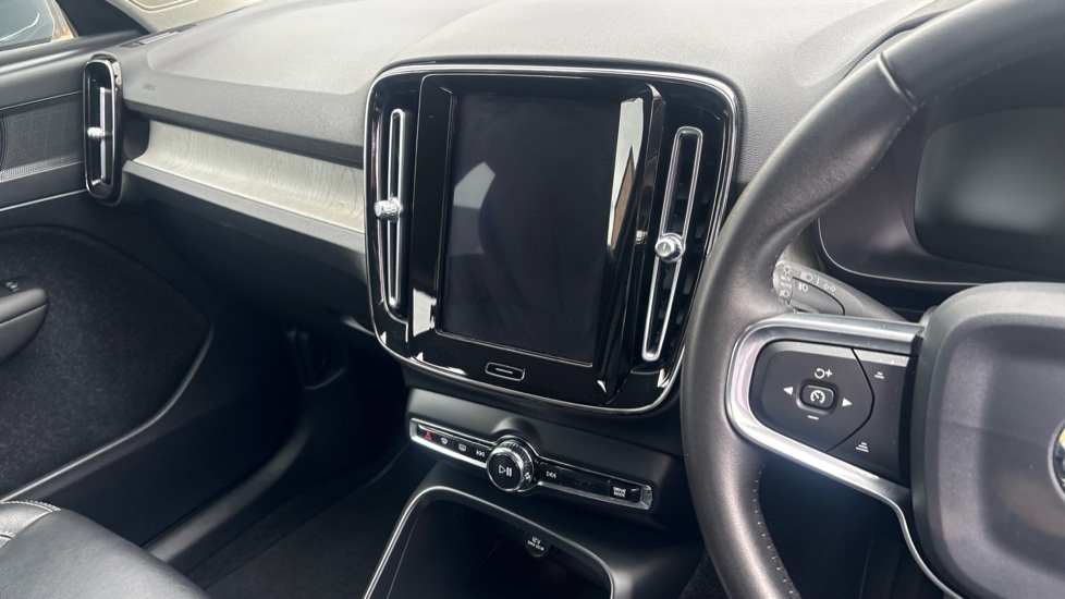 Volvo XC40 2.0 T4 Inscription 5dr Geartronic Petrol Estate - Image 14