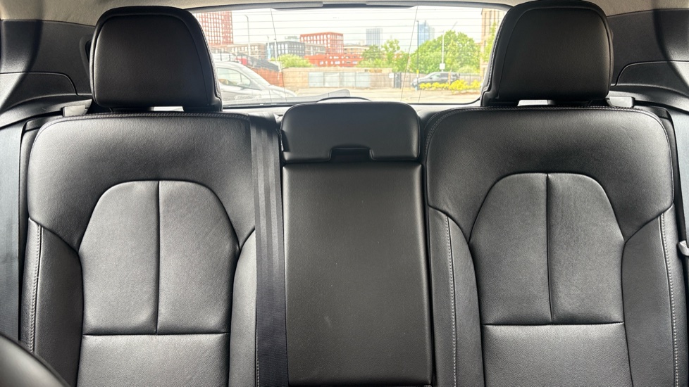 Volvo XC40 2.0 T4 Inscription 5dr Geartronic Petrol Estate - Image 15