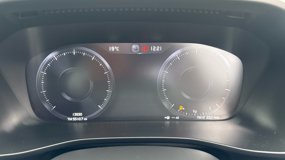 Volvo XC40 2.0 T4 Inscription 5dr Geartronic Petrol Estate - Image 18