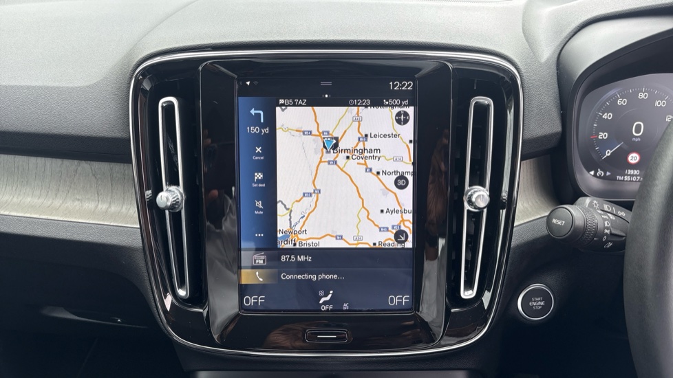 Volvo XC40 2.0 T4 Inscription 5dr Geartronic Petrol Estate - Image 21