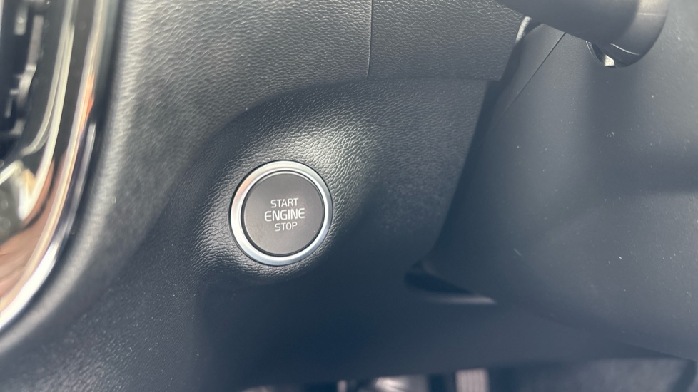 Volvo XC40 2.0 T4 Inscription 5dr Geartronic Petrol Estate - Image 26