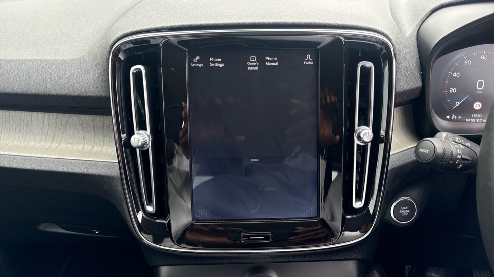 Volvo XC40 2.0 T4 Inscription 5dr Geartronic Petrol Estate - Image 33