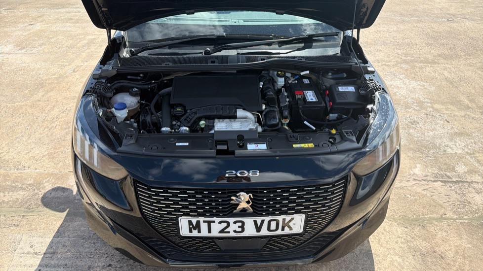 Peugeot 208 1.2 PureTech 100 GT 5dr EAT8 Petrol Hatchback - Image 8