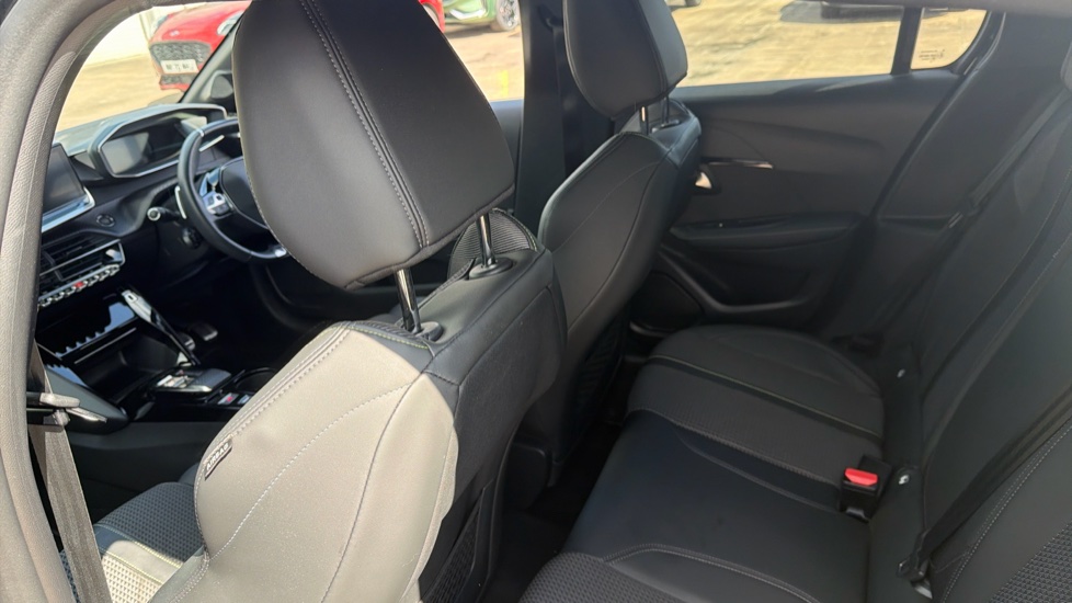 Peugeot 208 1.2 PureTech 100 GT 5dr EAT8 Petrol Hatchback - Image 16