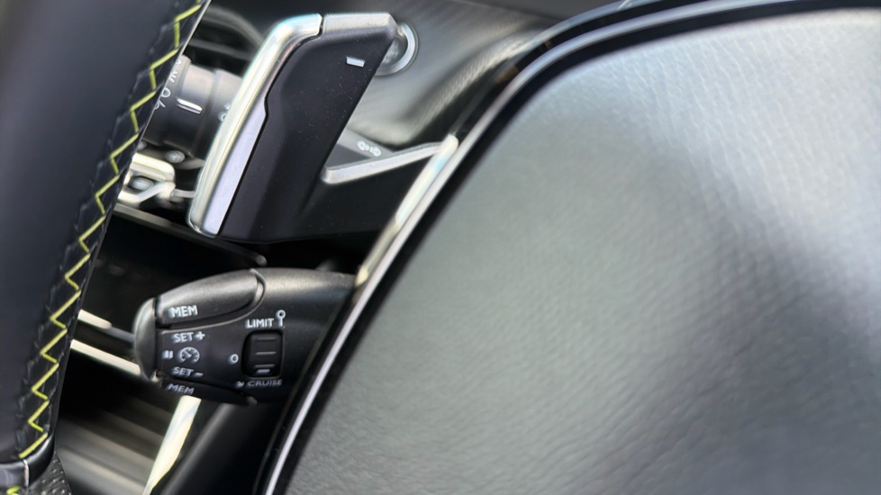 Peugeot 208 1.2 PureTech 100 GT 5dr EAT8 Petrol Hatchback - Image 31
