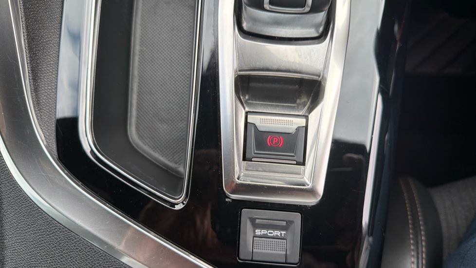 Peugeot 5008 1.5 BlueHDi GT Line 5dr EAT8 Diesel Estate - Image 17