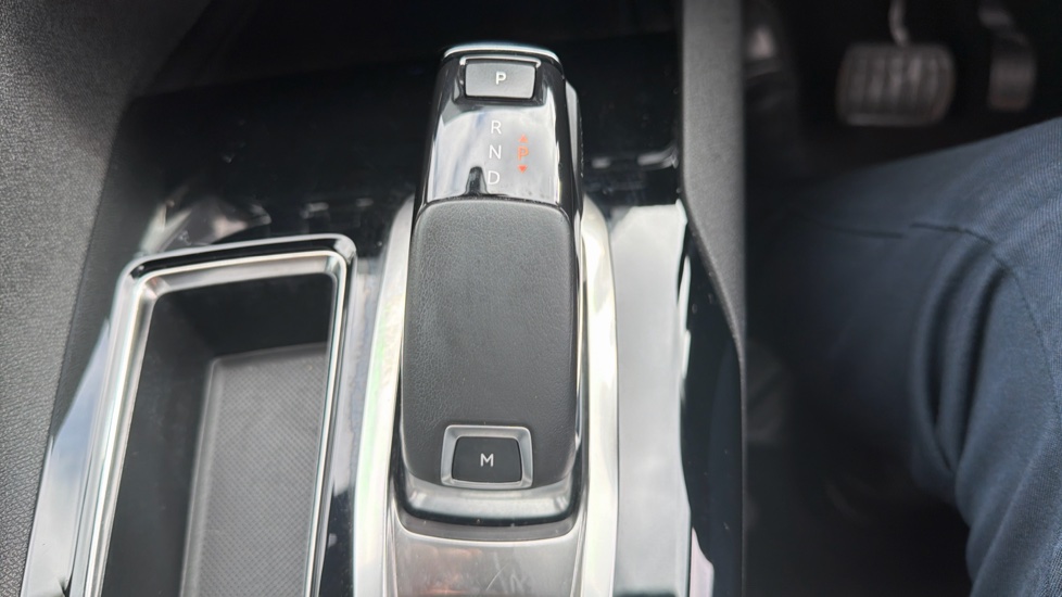 Peugeot 5008 1.5 BlueHDi GT Line 5dr EAT8 Diesel Estate - Image 31