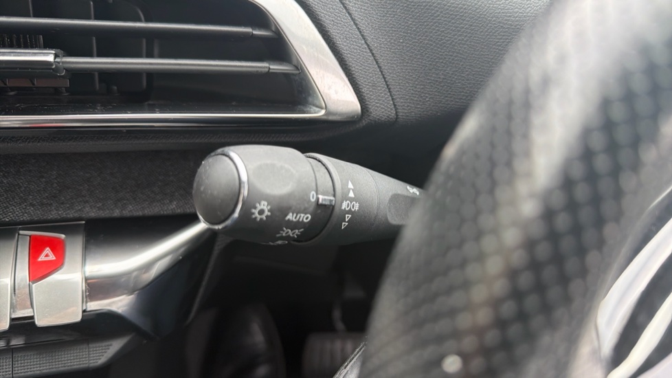 Peugeot 5008 1.5 BlueHDi GT Line 5dr EAT8 Diesel Estate - Image 32