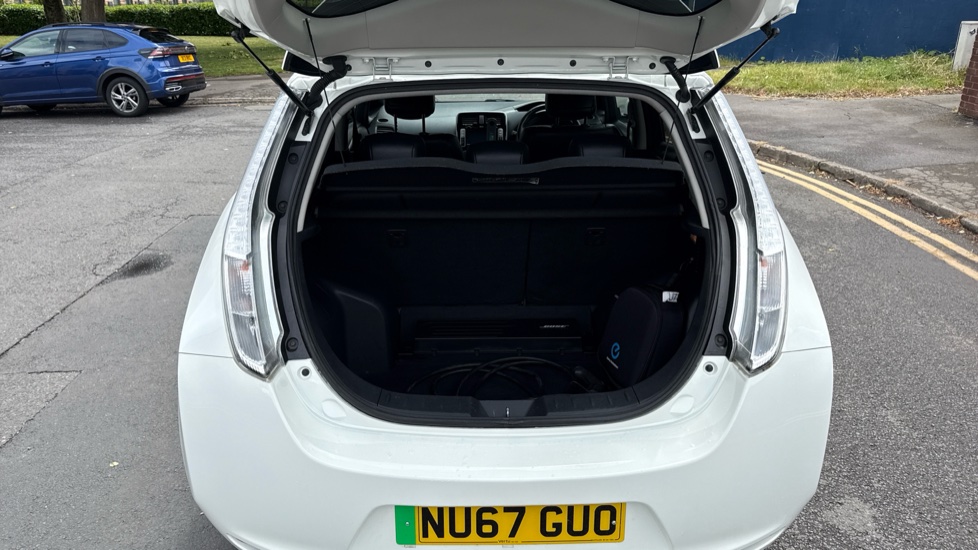 Nissan LEAF 80kW Tekna 30kWh 5dr Auto Electric Hatchback - Image 4