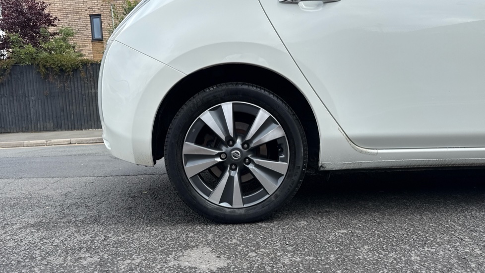 Nissan LEAF 80kW Tekna 30kWh 5dr Auto Electric Hatchback - Image 7