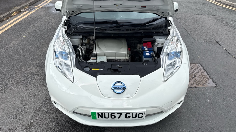 Nissan LEAF 80kW Tekna 30kWh 5dr Auto Electric Hatchback - Image 8
