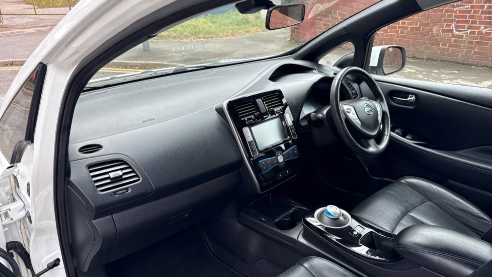 Nissan LEAF 80kW Tekna 30kWh 5dr Auto Electric Hatchback - Image 9