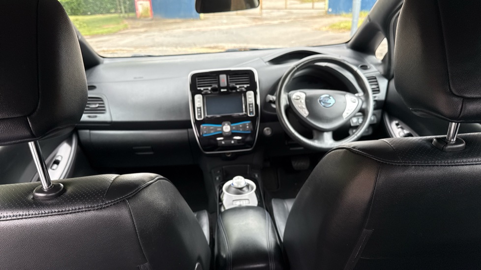 Nissan LEAF 80kW Tekna 30kWh 5dr Auto Electric Hatchback - Image 10